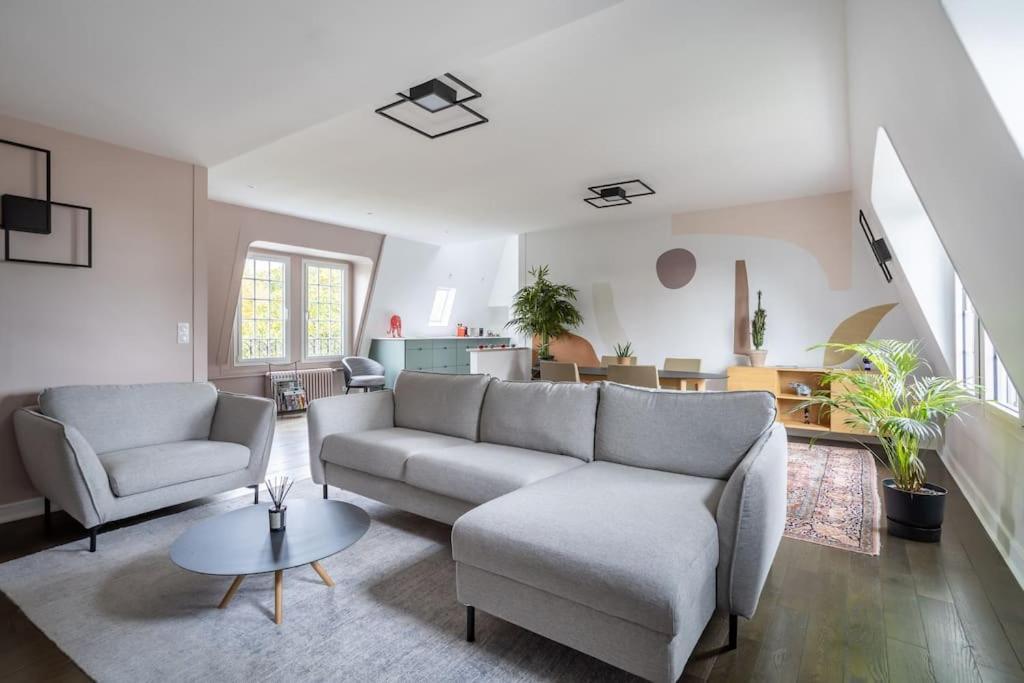 Appartement De 100m2 Dans Un Parc A 20 Mn Du Centre De Paris Garches