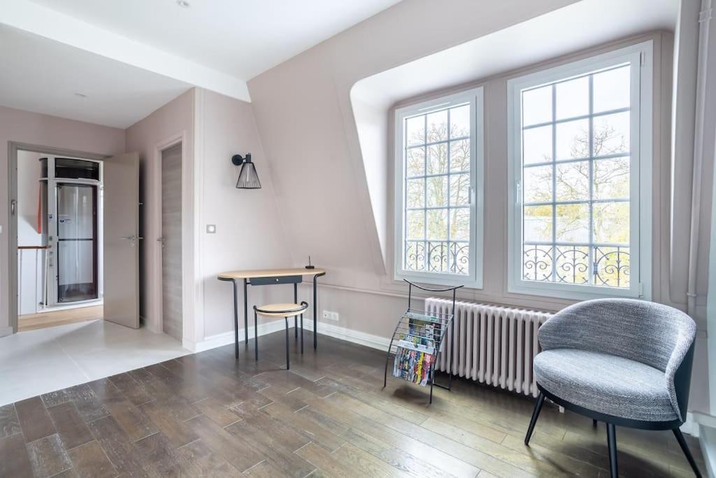 De 100m2 Dans Un Parc A 20 Mn Du Centre De Paris Appartement